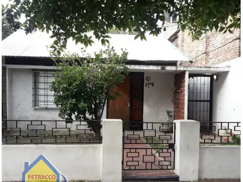 Casa al frente de 2 dormitorios en venta