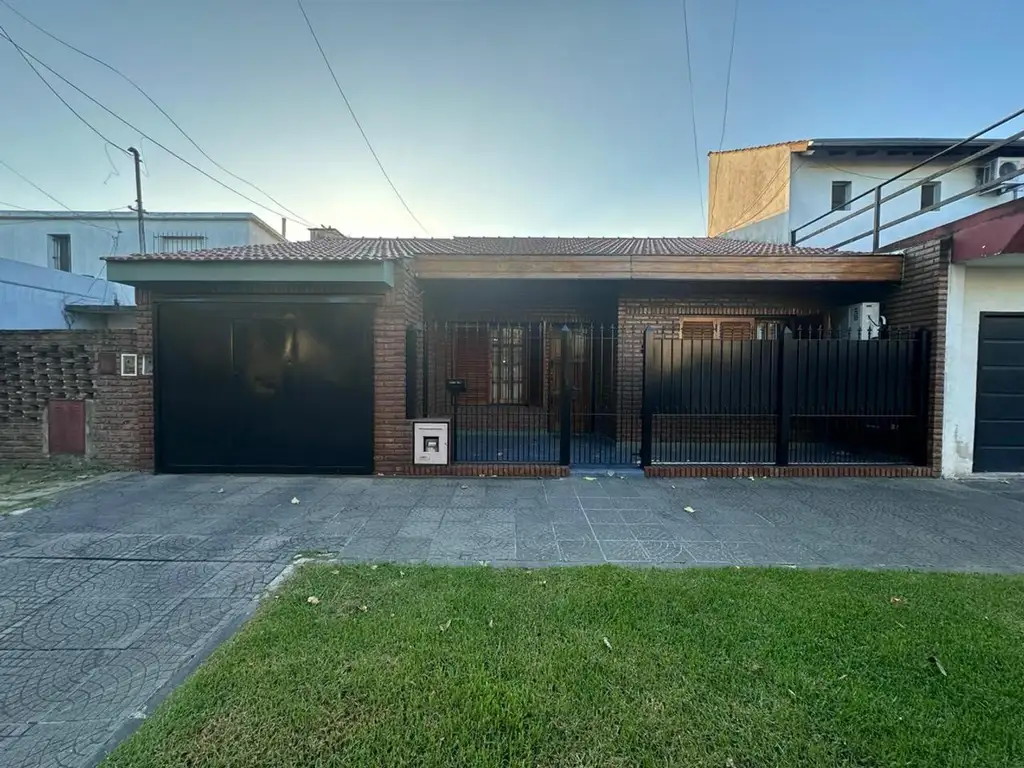 VENTA CASA 3 AMBIENTES EN SAN ANTONIO DE PADUA CON PILETA