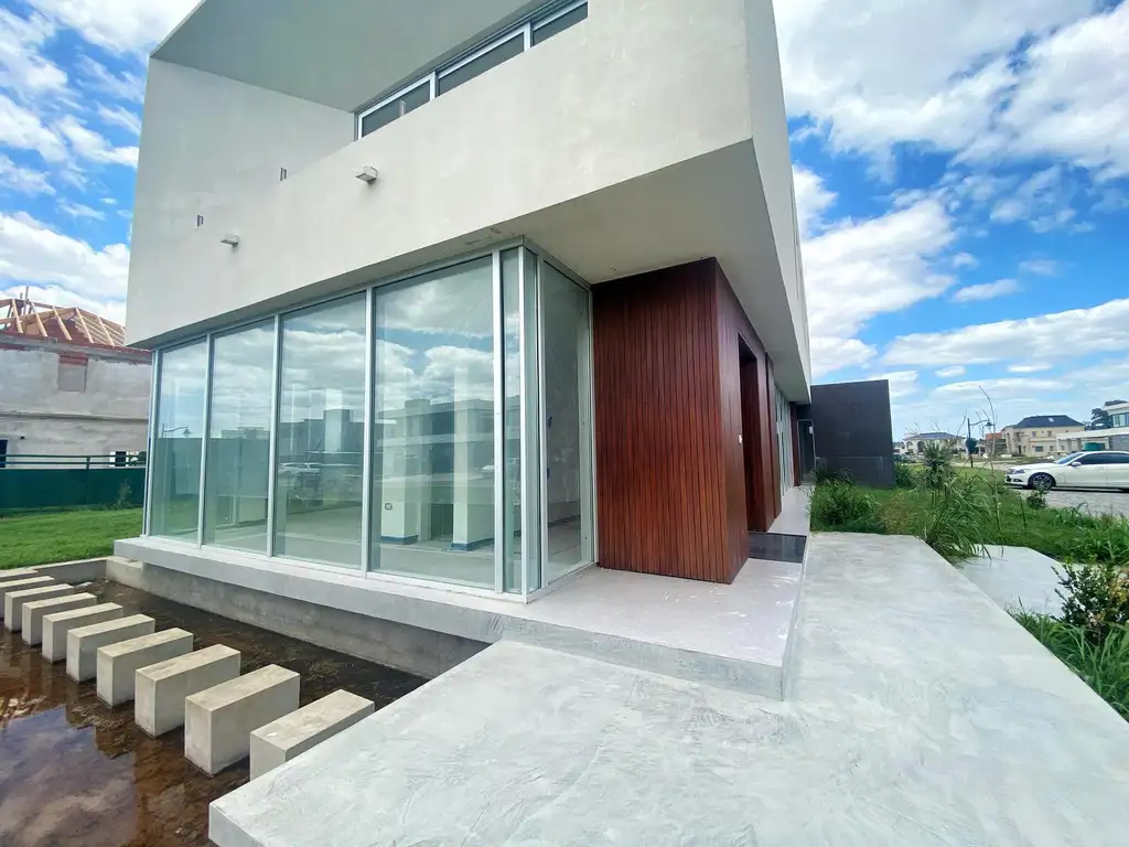 VENTA CASA 1029 M2 CANNING LA PROVIDENCIA