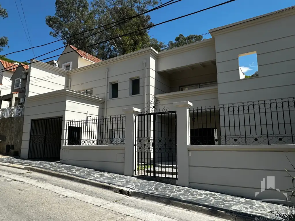 V E N D O    Casa en Bº Tres Cerritos, Zona Avenida del Golf