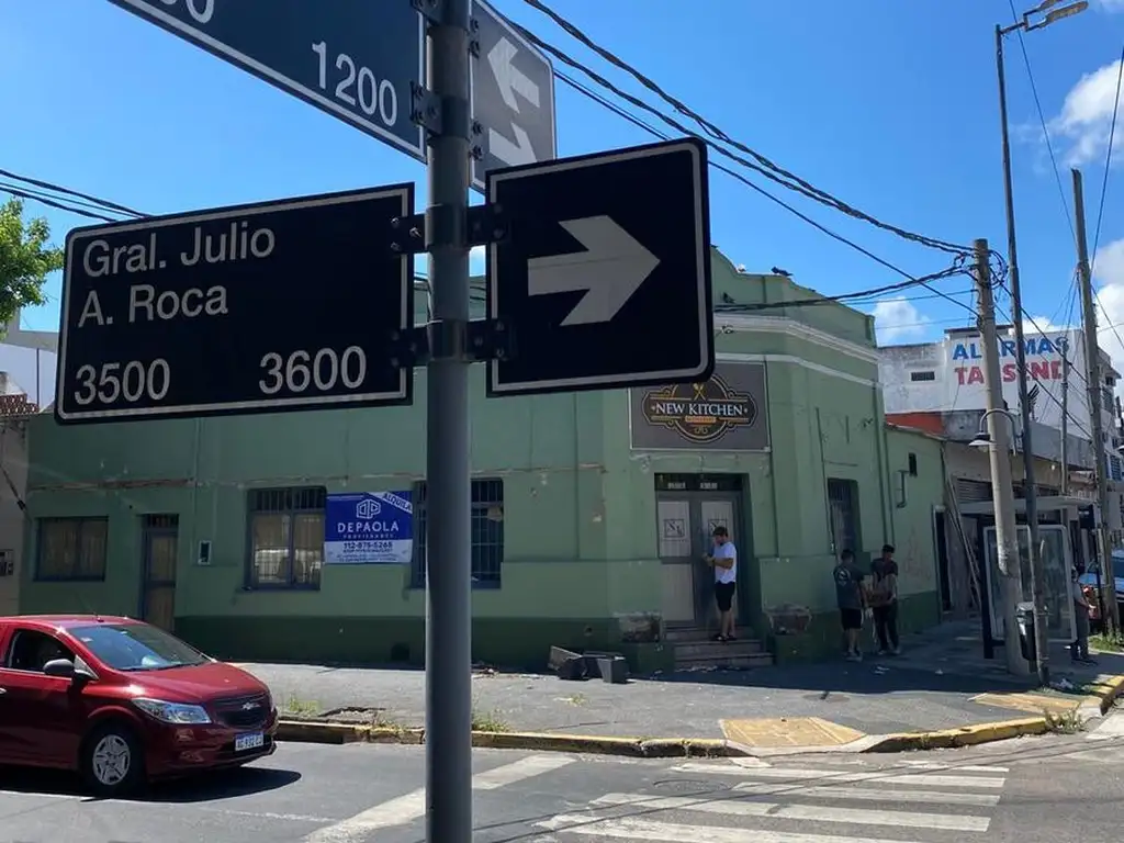 alquiler Local en  esquina sobre avenida mitre y roca - ex gastronomico - vicente lopez - florida -