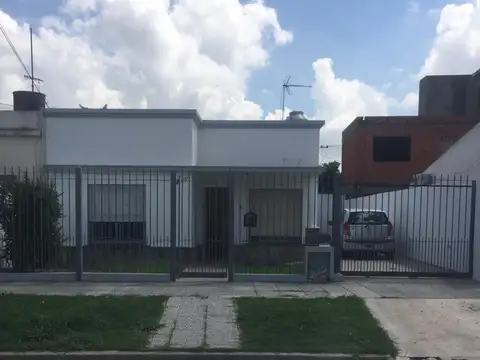 VENTA DE CASA TIPO AMERICANA 3 AMBIENTES - Foto 0