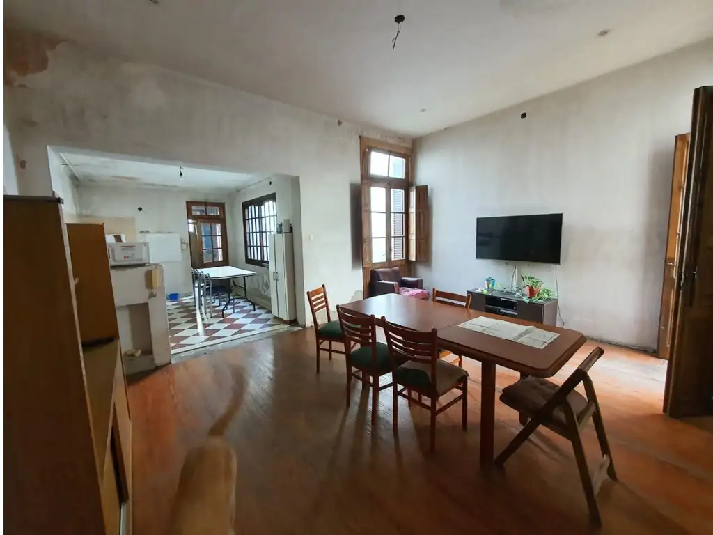 CASA EN LOTE PROPIO A LA VENTA - AVELLANEDA