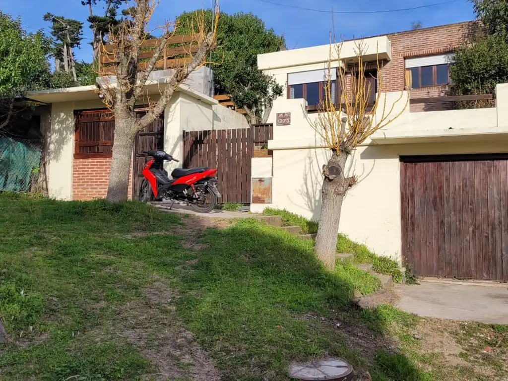 Casa con departamento y garage Zona Centro