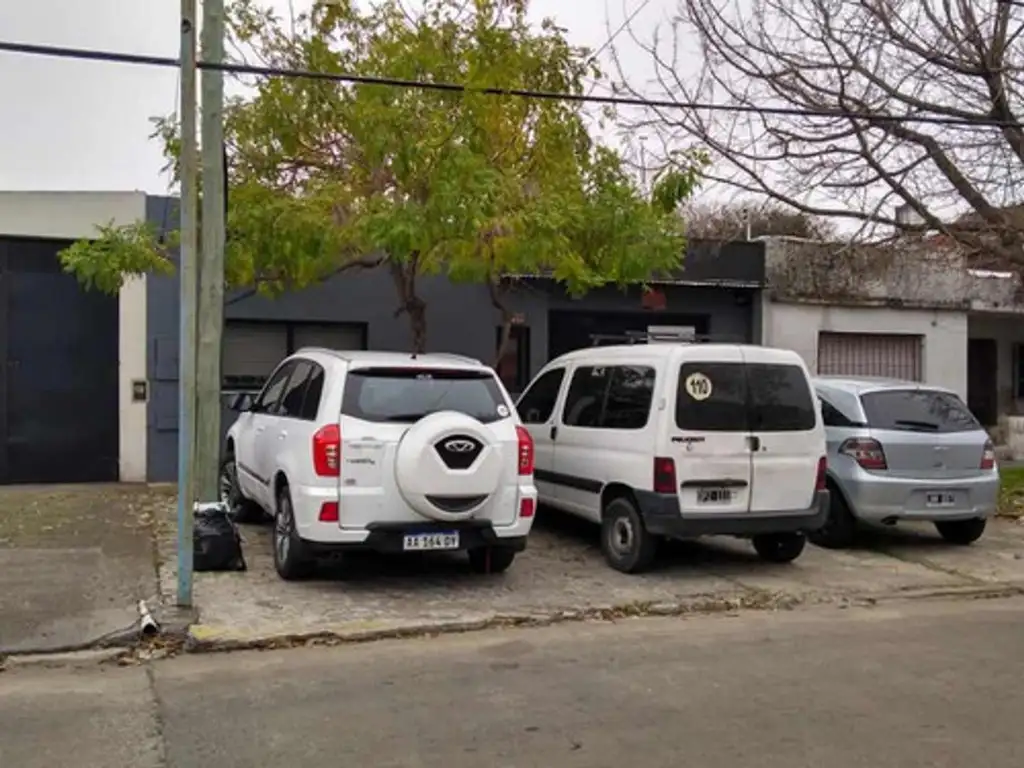 Galpón Industrial a la venta en Quilmes Oeste