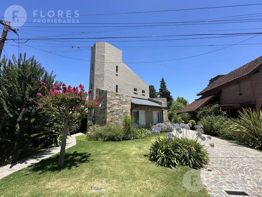 Flores Prop. vende Casa en Country Club Champagnat - Pilar