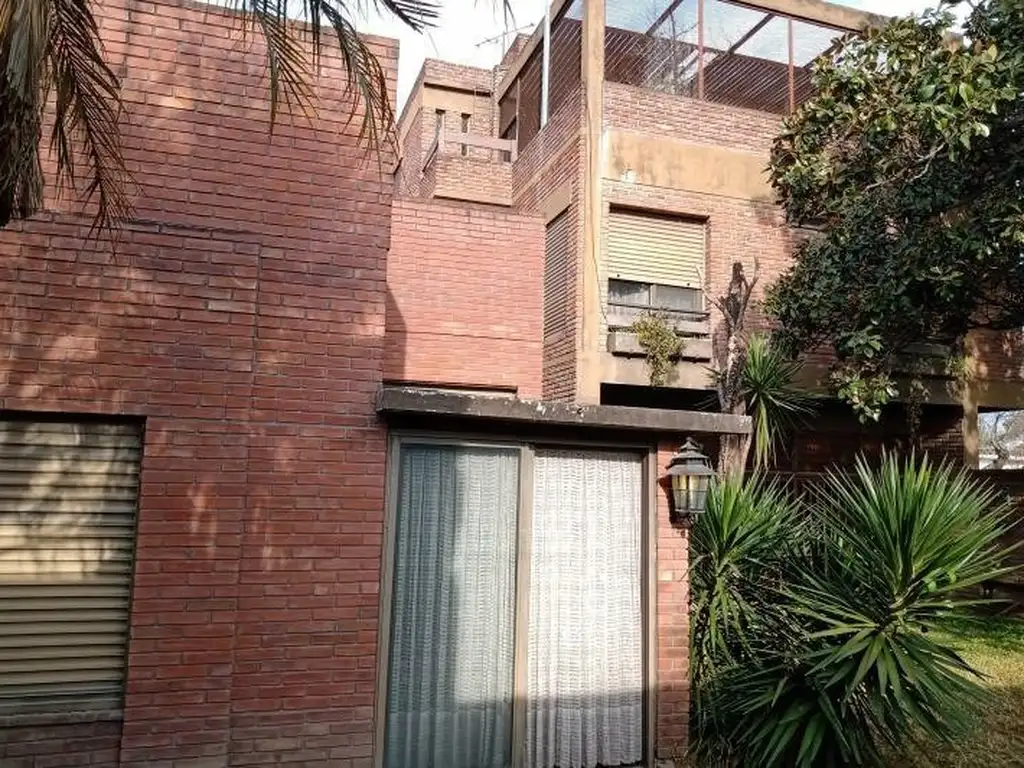 Casa en Venta en Los Polvorines - 7 ambientes