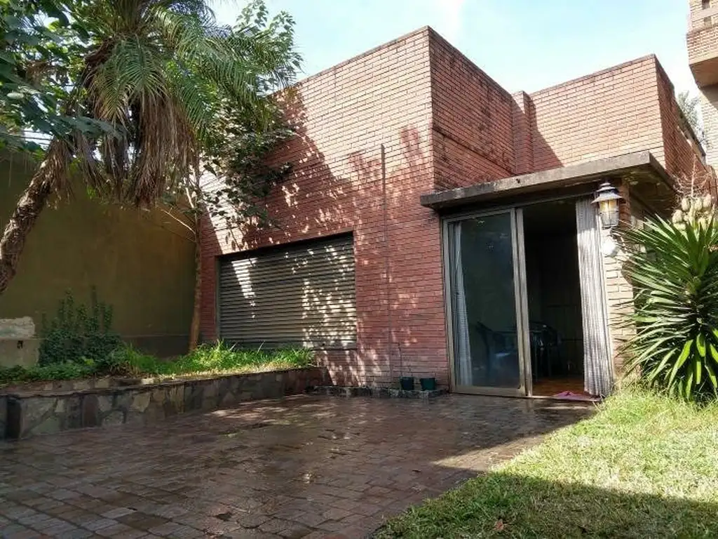 Casa en Venta - 7 ambientes - USD 220.000