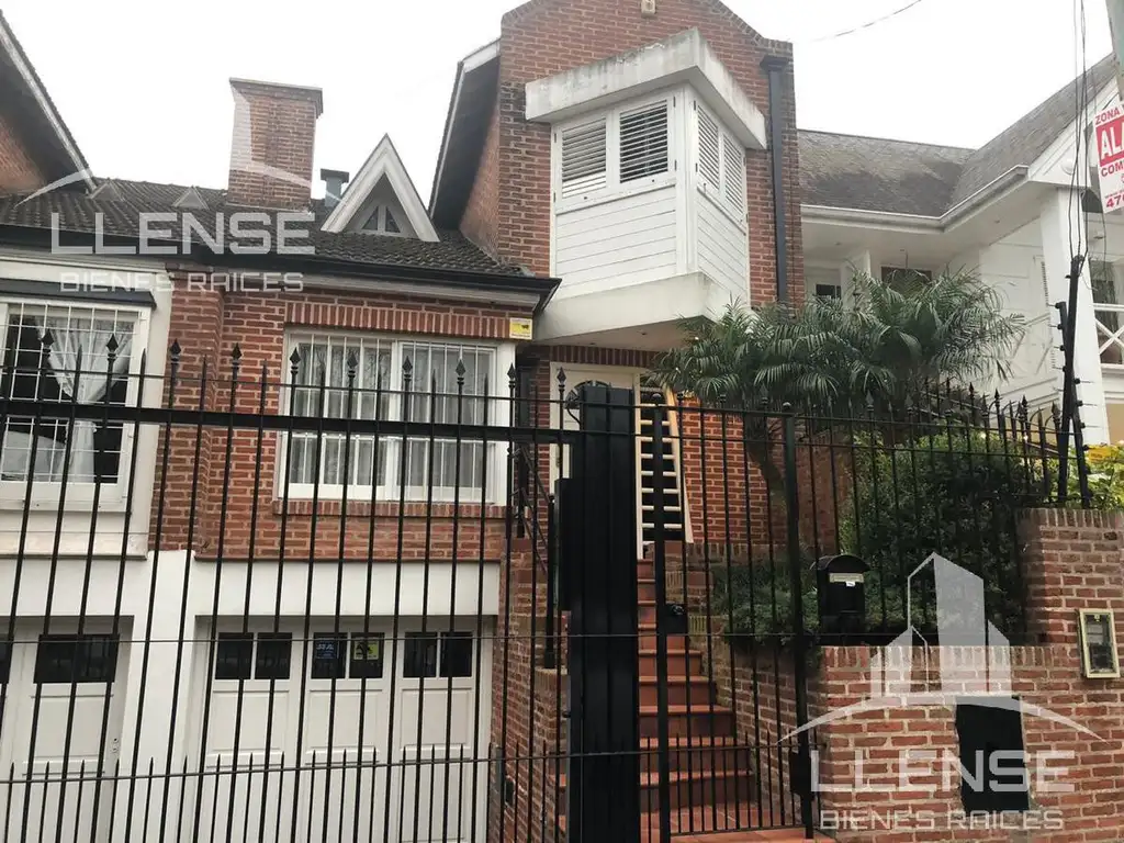 Casa/Duplex 4 ambientes con piscina en venta - Quilmes Residencial-Permuta departamento menor valor