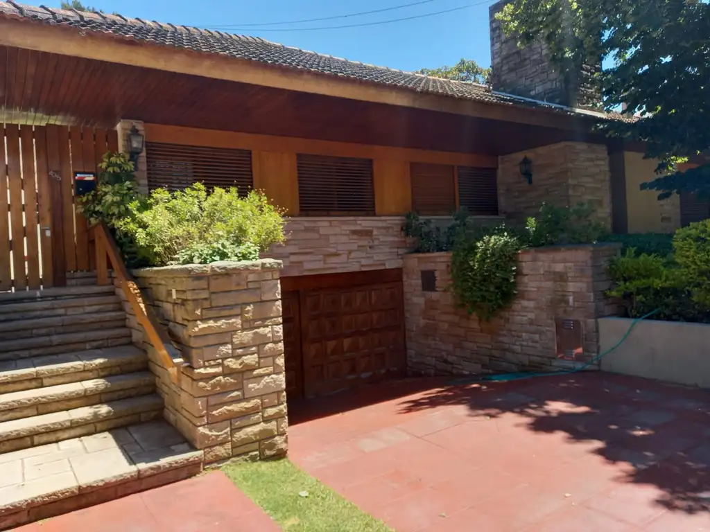 Casa Venta 6 ambientes,Punta Chica, Jardin PIleta