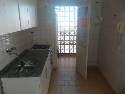 3 AMBIENTES PISO ALTO MUY LUMINOSO