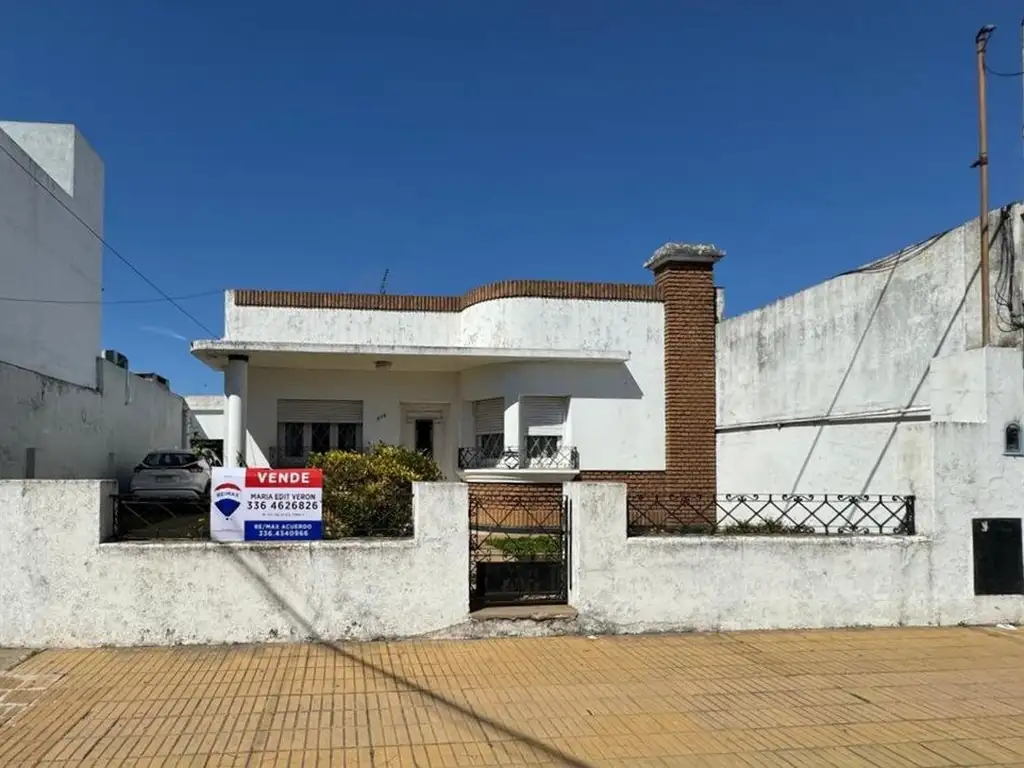 Casa céntrica, amplio terreno, San Nicolas