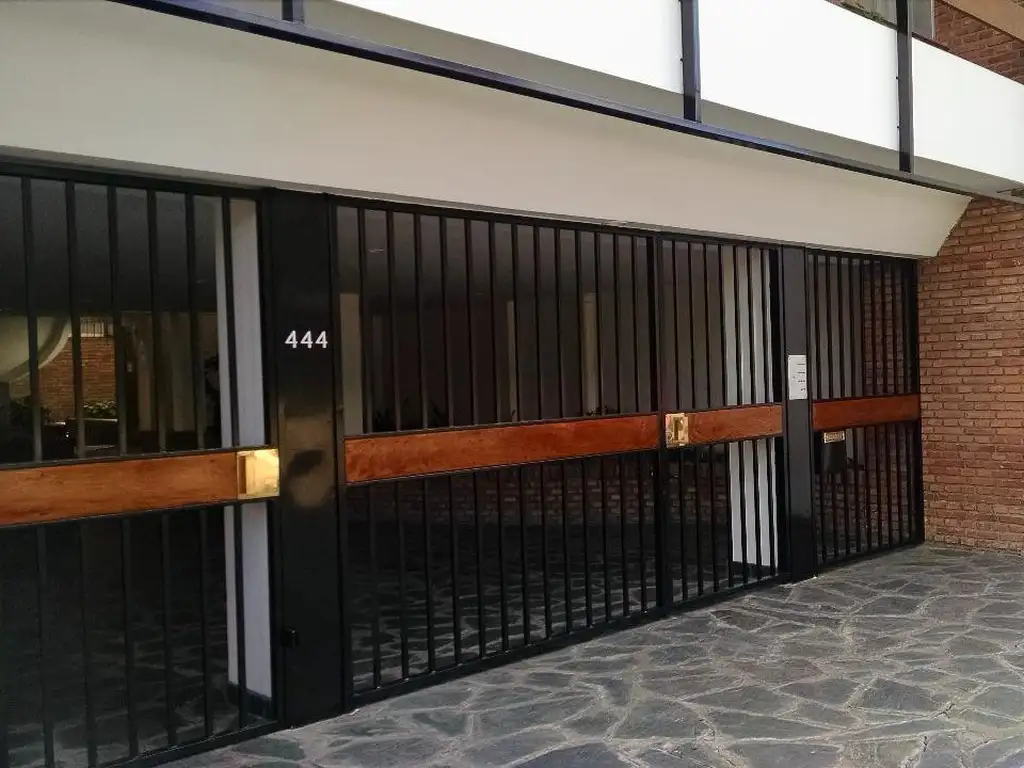 Departamento en venta en San Isidro 2 ambientes c/cochera frente al CASI