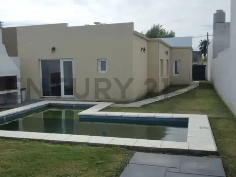 VENTA DE CASA DE  ESTRENAR DE 3 DORMITORIOS CON PILETA EN TANDIL - CONSULTE FINANCIACIÓN