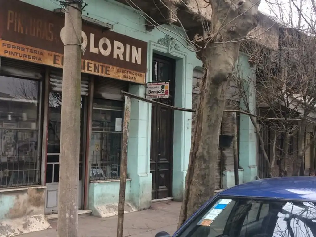 Edificio en venta con 2 locales al frente sobre Argentino Valle 129