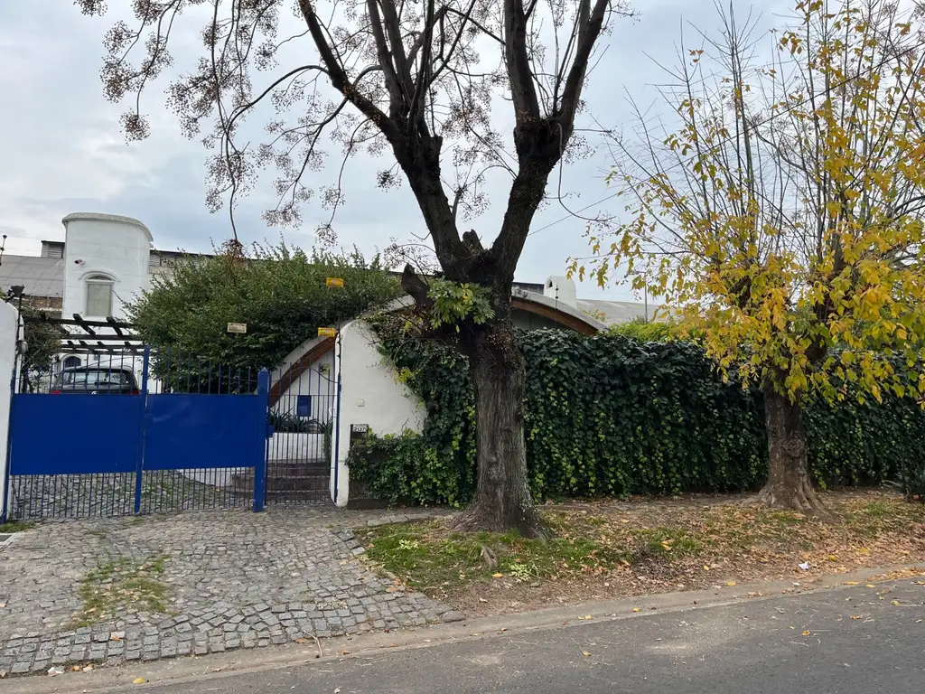 Lindisima casa en un planta. en las Lomas de Beccar, linda cuadra. Mucha luz, jardin y pileta