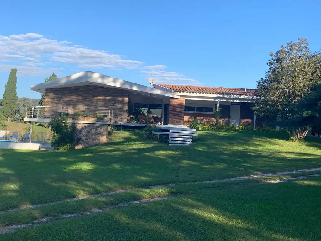 VENTA CASA EN VILLA CARLOS PAZ