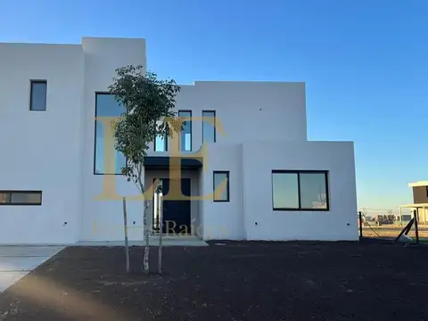 CASA A LA VENTA EN PUERTOS DEL LAGO