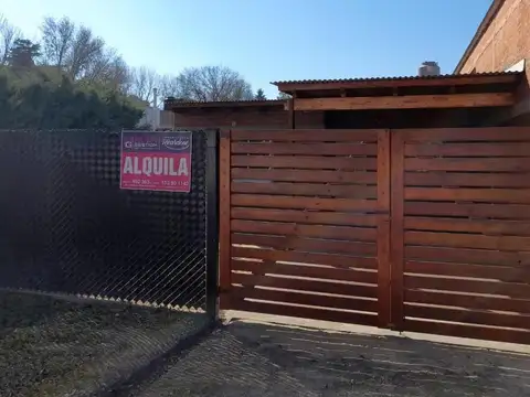 Se alquila casa de dos dormitorios en Ricardone