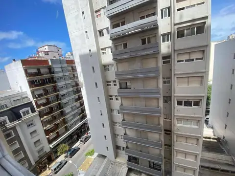 VENTA. IMPECABLE DEPARTAMENTO DE 1 AMBIENTE. BELGRANO Y CORDOBA, MAR DEL PLATA