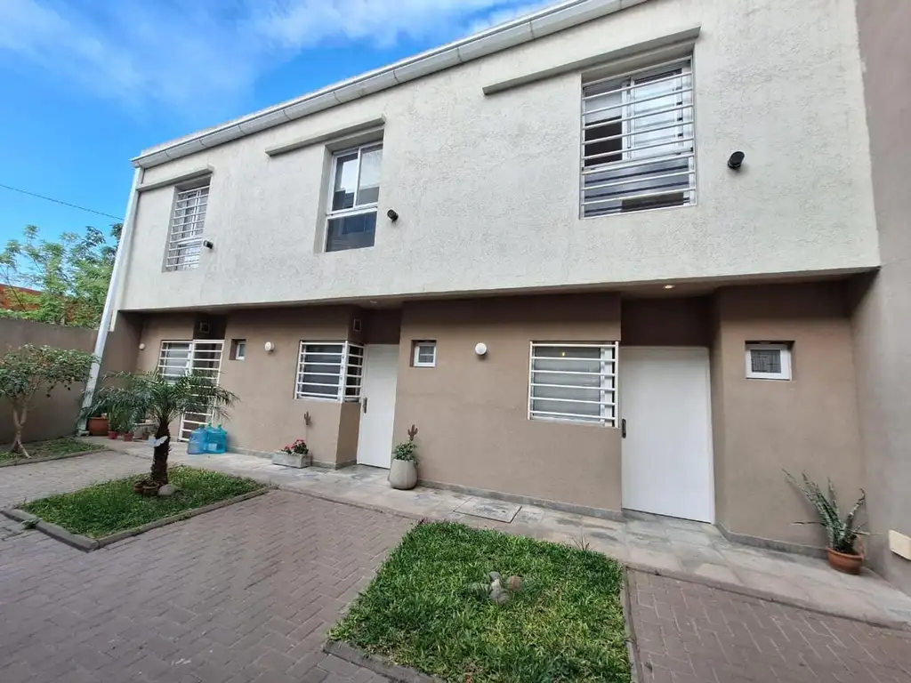 DUPLEX EN VENTA -CAMPANA-