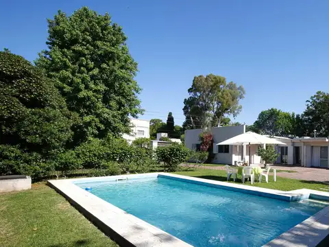 Casa de cuatro dormitorios en City Bell, pileta - Foto 0