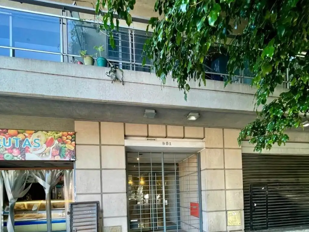 Departamento de 1 ambiente al frente en Parque Chacabuco