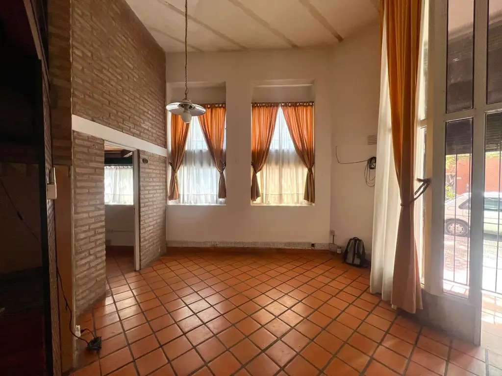 CASA EN VENTA 2 DORMITORIOS BARRIO REPUBLICA LA SEXTA