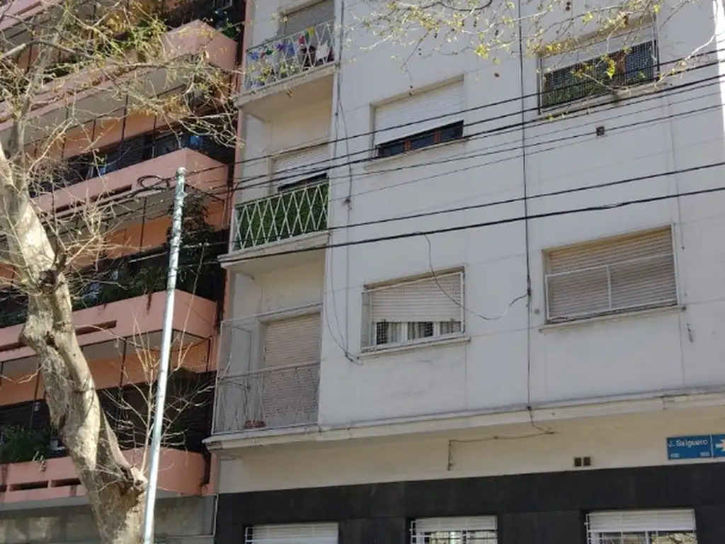 ALMAGRO Sarmiento 3900. Semipiso 3 amb. Balcon. Lavadero y dependencia.