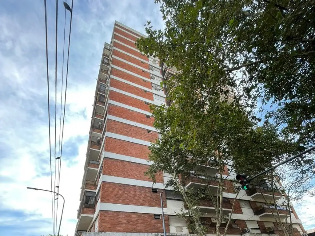 Venta Departamento 3 Ambientes En Floresta, se puede tomar propiedad de menor valor en parte de pago