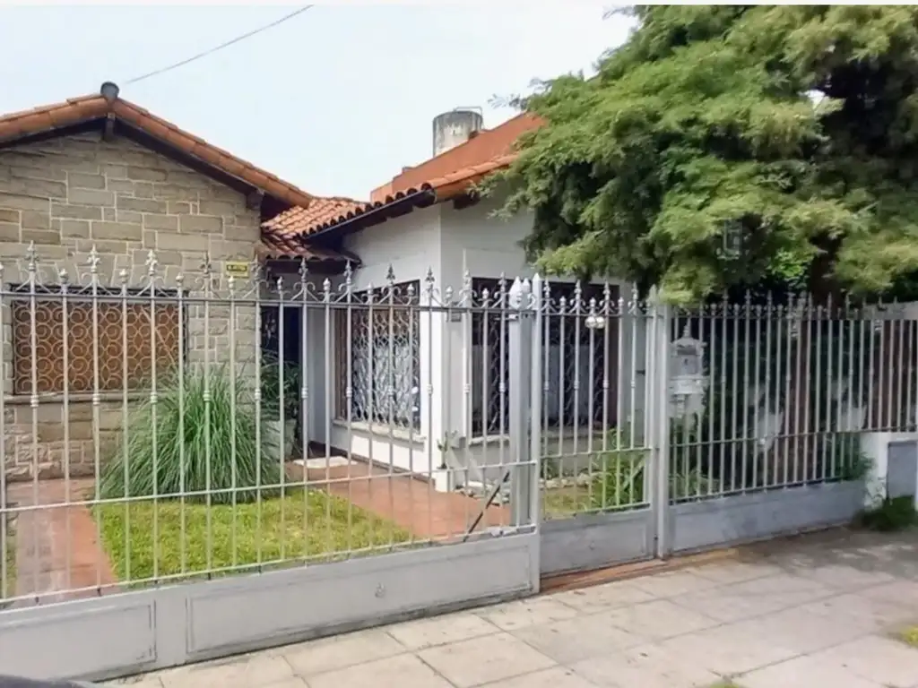 VENTA DE MARAVILLOSA CASA CON PARQUE Y PILETA