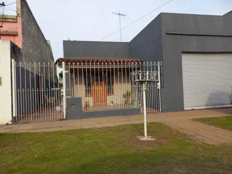 Venta .Casa 2 amb  garage ,quincho .en planta baja