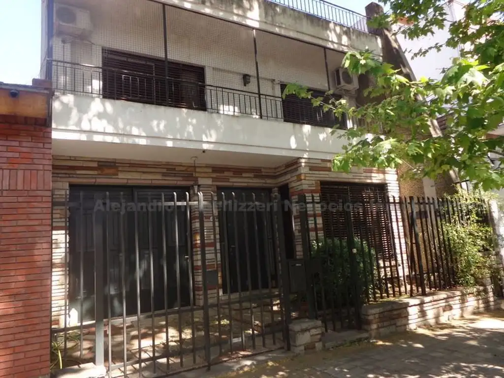 Excelente PH, igual que una casa, toma menor valor en zona., a 4 cuadras de plaza Arenales,