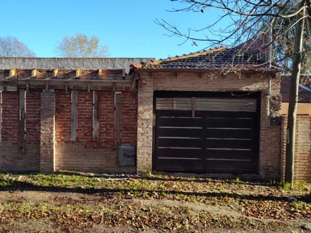 Casa en venta de 2 dormitorios c/ cochera en La Plata