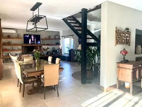 CASA EN VENTA TALAR DEL LAGO II DE 5 AMBIENTES