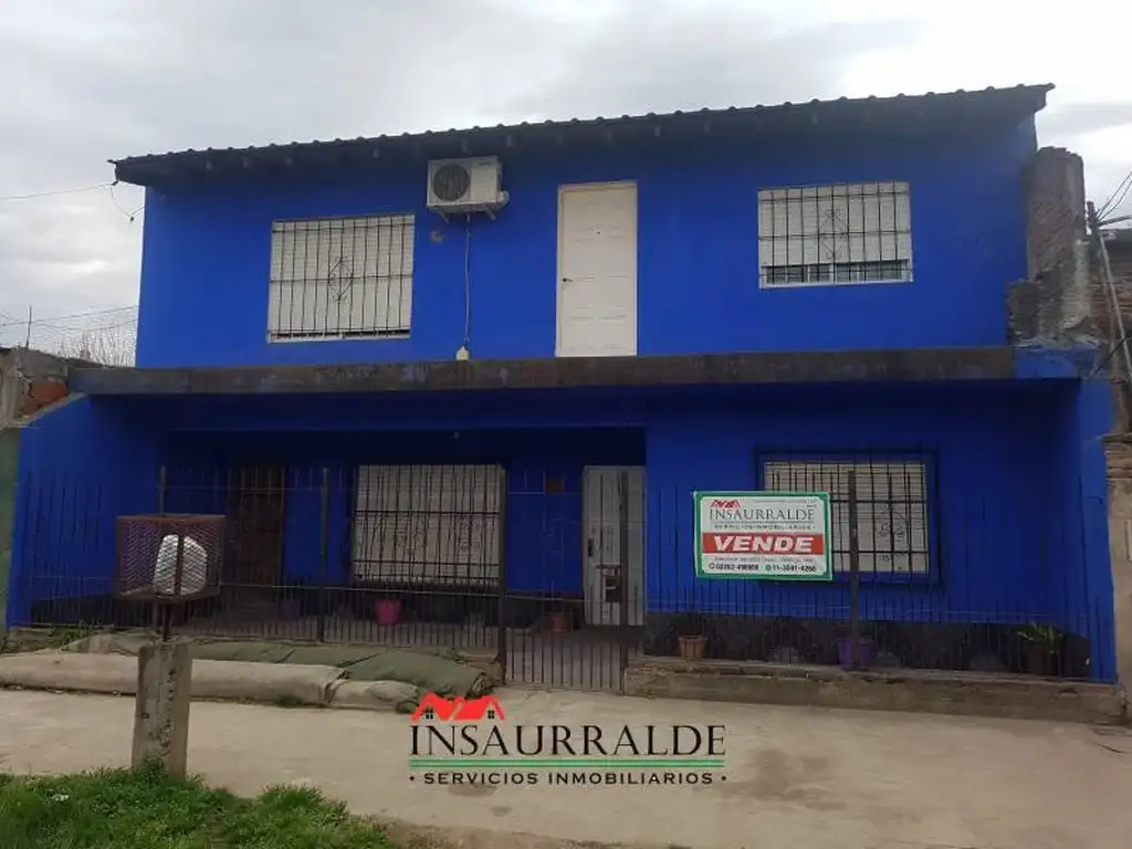 CASA EN VENTA, DE 2 PLANTAS CON DTO A TERMINAR AL FONDO IDEAL 3 FAMILIAS O INVERSOR