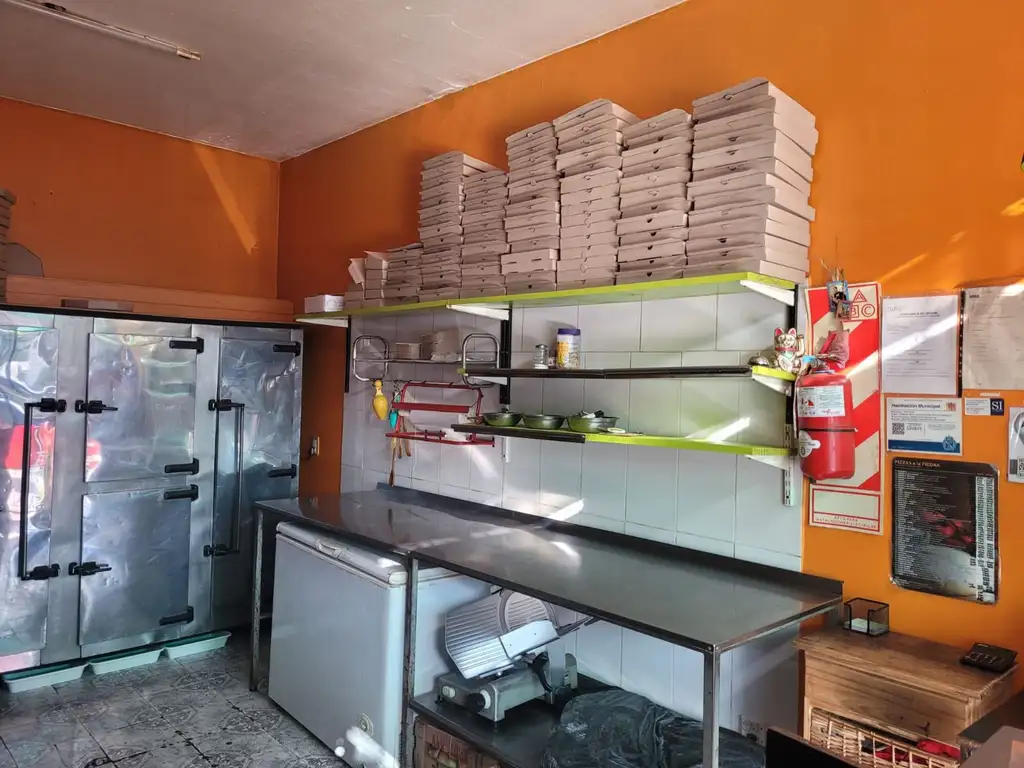 VENTA DE FONDO DE COMERCIO-PIZZERIA- MARTINEZ-