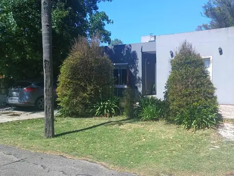 Casa de 2 Dormitorios y Gran Jardin Barrio Palmares de Pilar