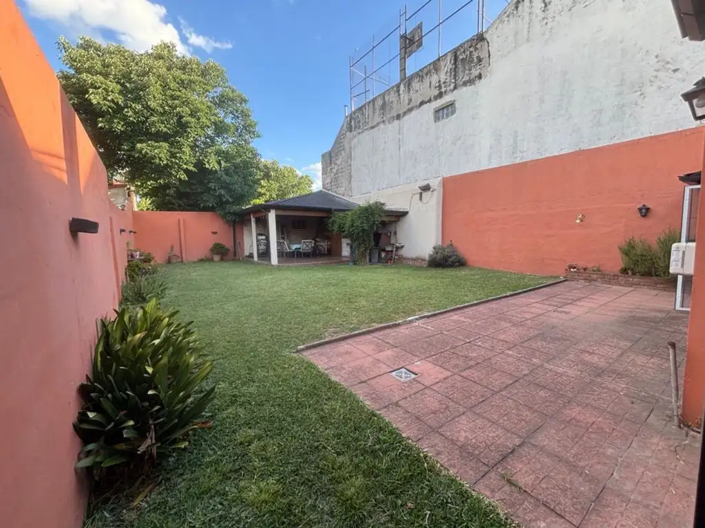 CASA 4 AMB EN VENTA EN ITUZAINGO PARQUE Y QUINCHO