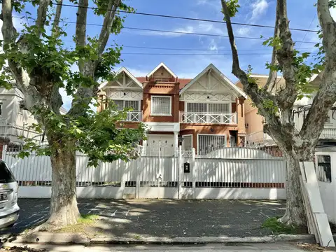 ESTUPENDA CASA APTA EMBAJADAS  CON TODAS LAS COMODIDADES Y GRAN PARQUE EN MARTINEZ