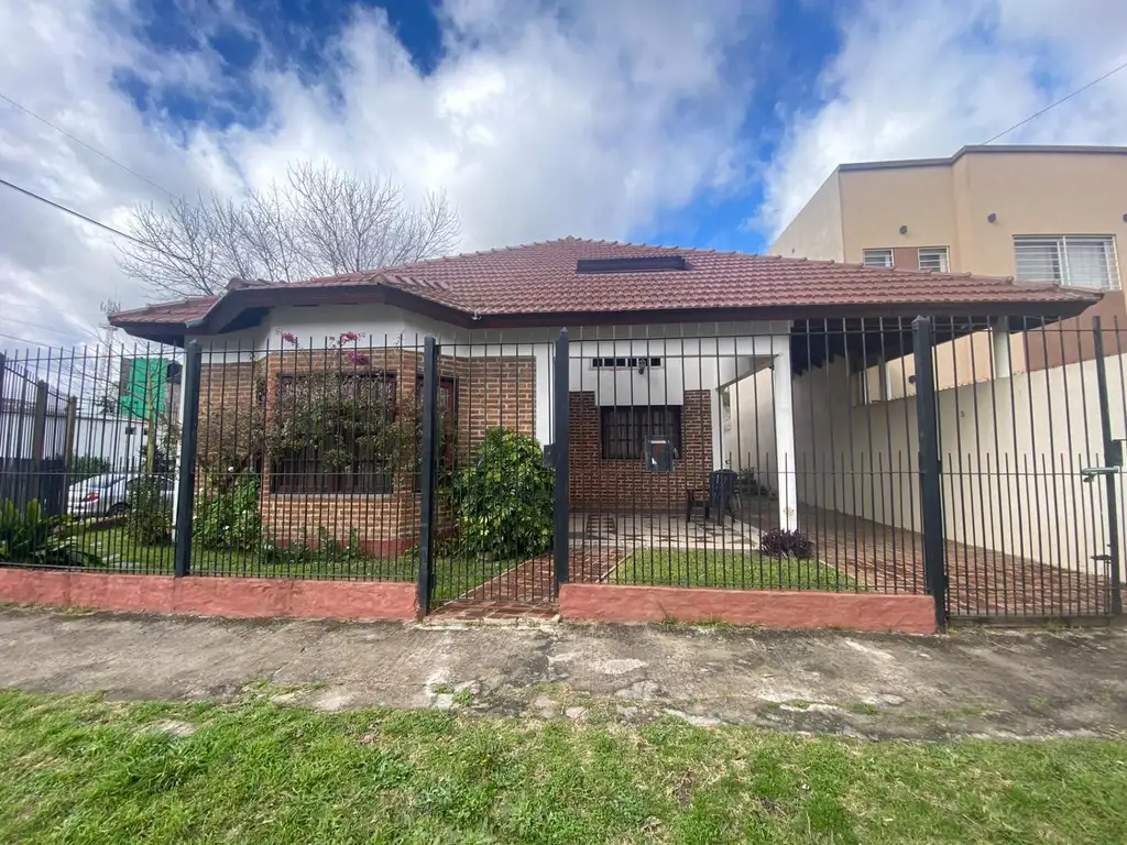 Casa en venta Ituzaingó sur.