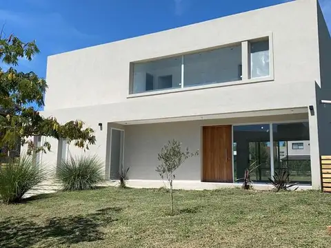Casa en Venta en Pilar Del Este - 3 dormitorios