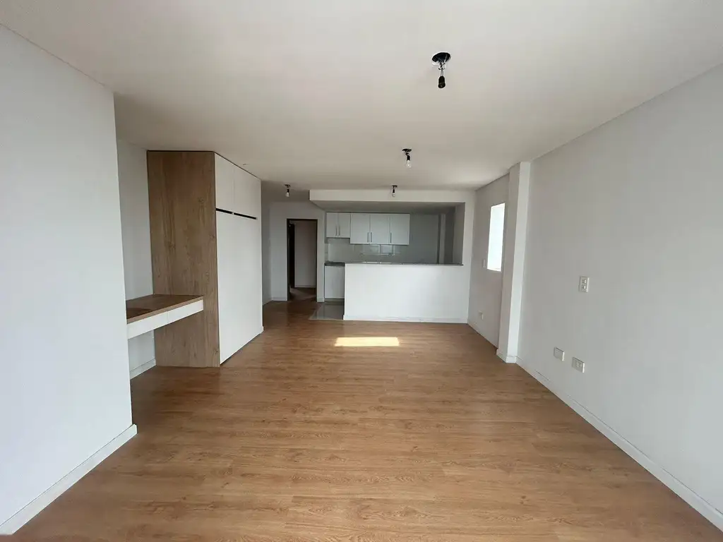 Venta Departamento 2 Dormitorios Semi Piso  Balcón. Barrio Cinco Esquinas