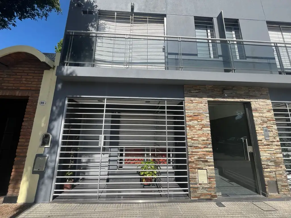 Tipo Casa 2 Ambientes al Frente con Entrada Independiente Patio y Parrilla