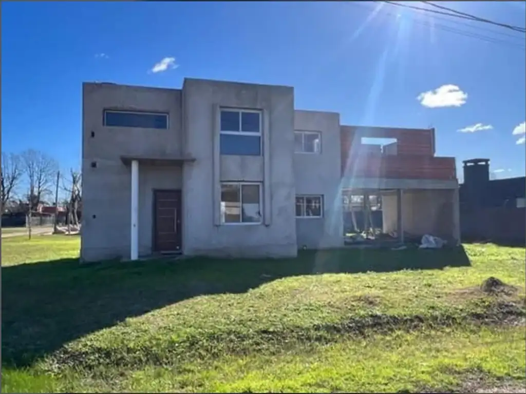 Casa a terminar lote La Reja Moreno