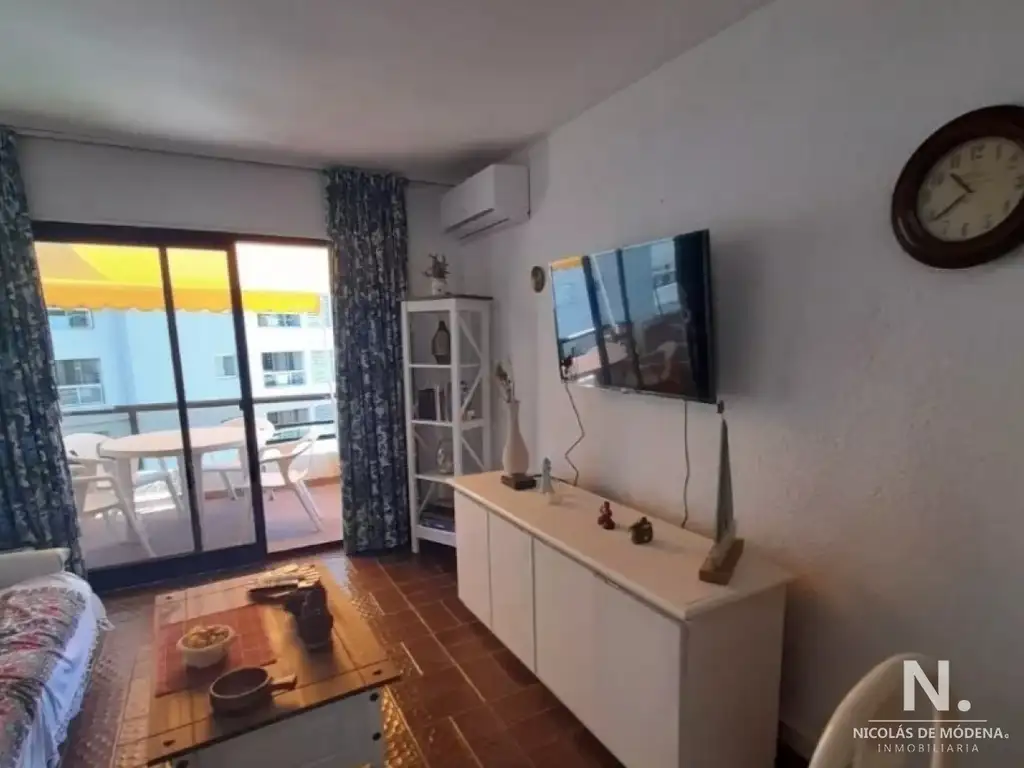 Departamento de 1 dormitorio y medio en venta a  metros de Playa BRava