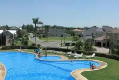 Áreas comunes piscina, club-house en Funes Hills Miraflores en Santa Fe