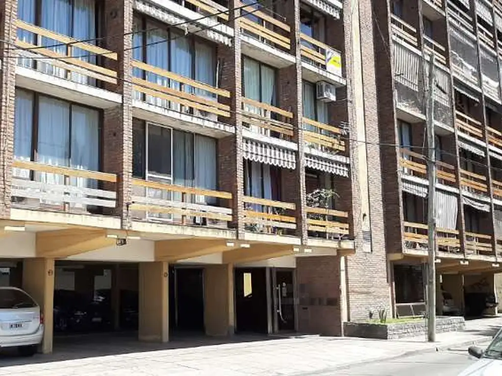 DEPARTAMENTO DE 3 AMBIENTES CON BALCON EN VENTA - CASTELAR SUR