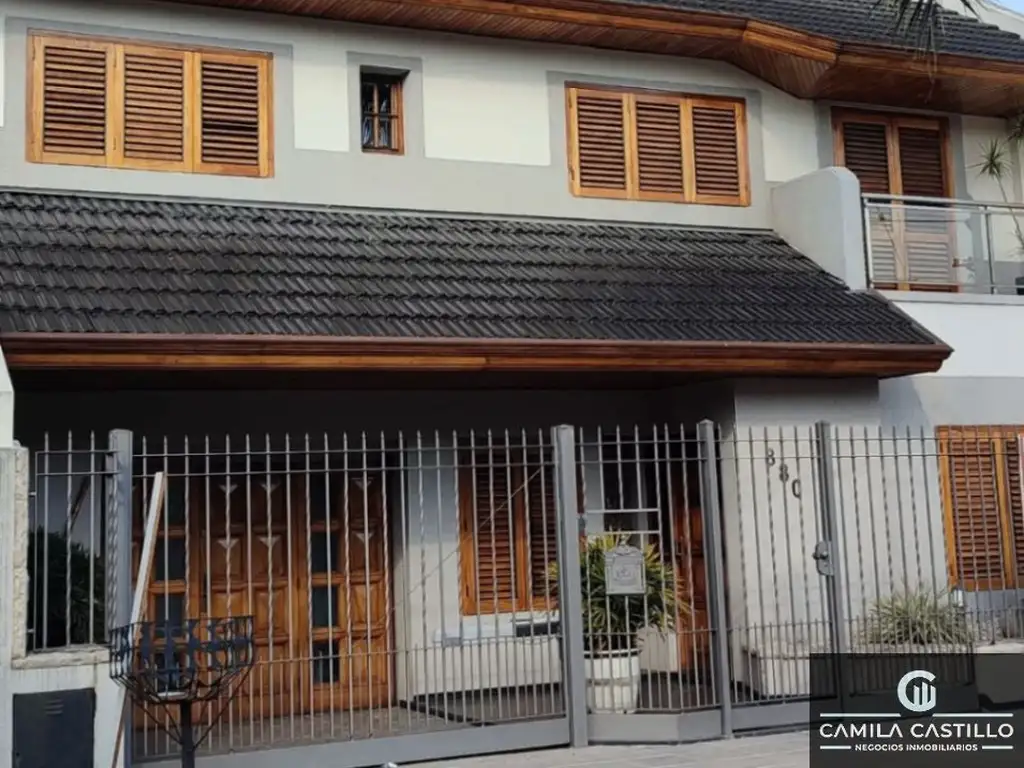 Casa en venta de 5 dormitorios c/ cochera en Ramos Mejía