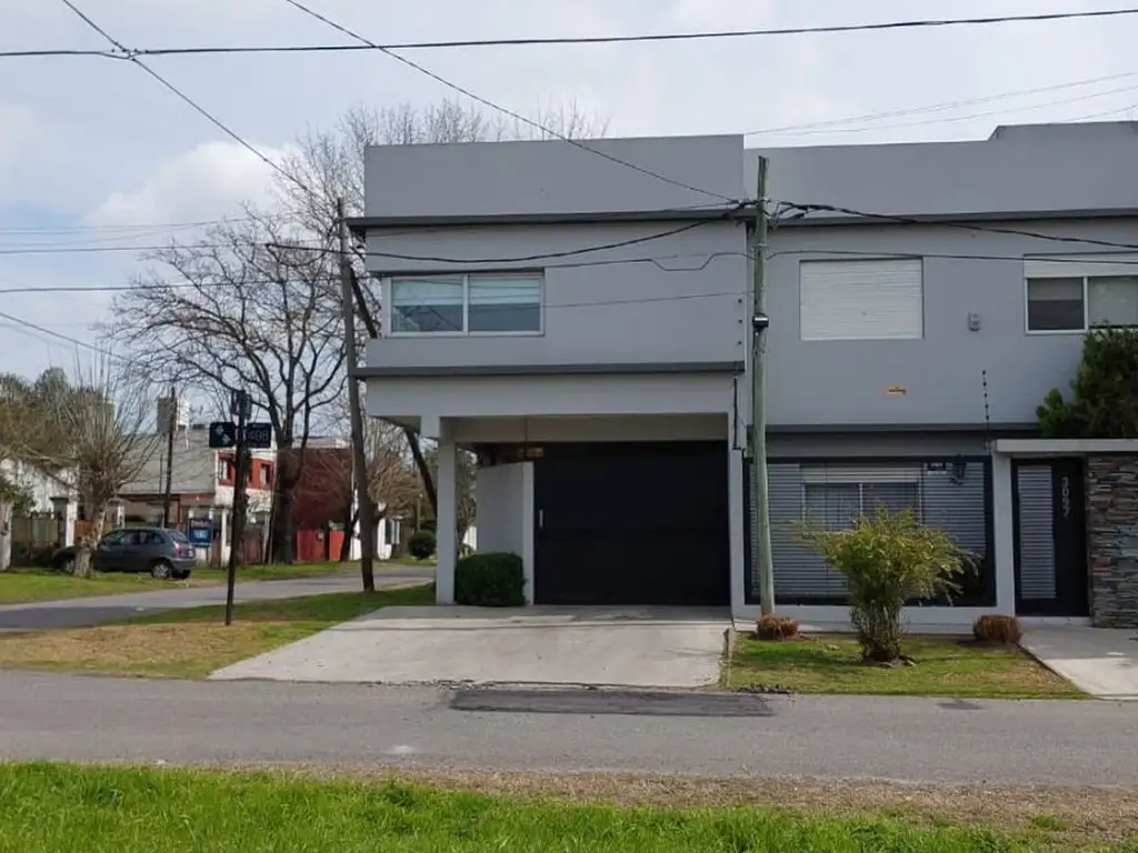 Casa - Alquiler - Argentina, Manuel B Gonnet